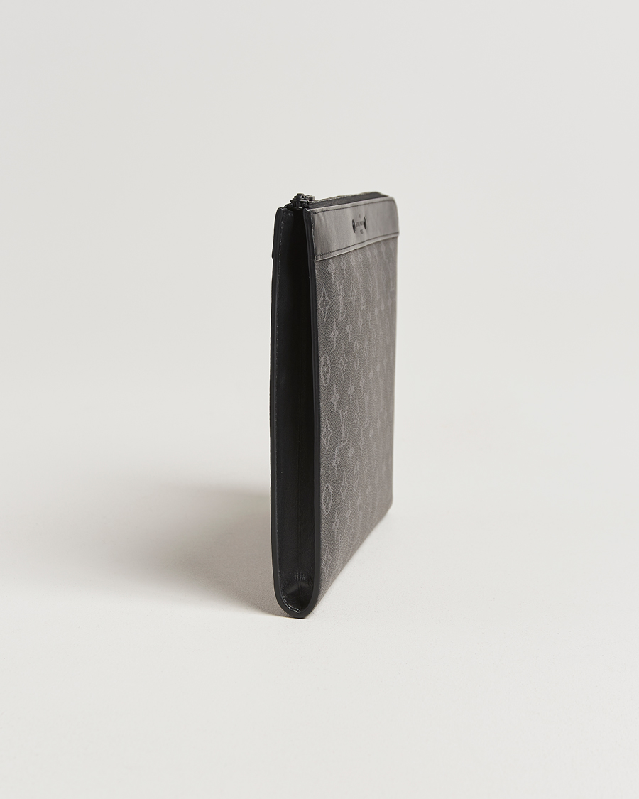 Homme | Louis Vuitton Pre-Owned Pochette Jour Monogram Eclipse | Louis Vuitton Pre-Owned | Pochette Jour Monogram Eclipse