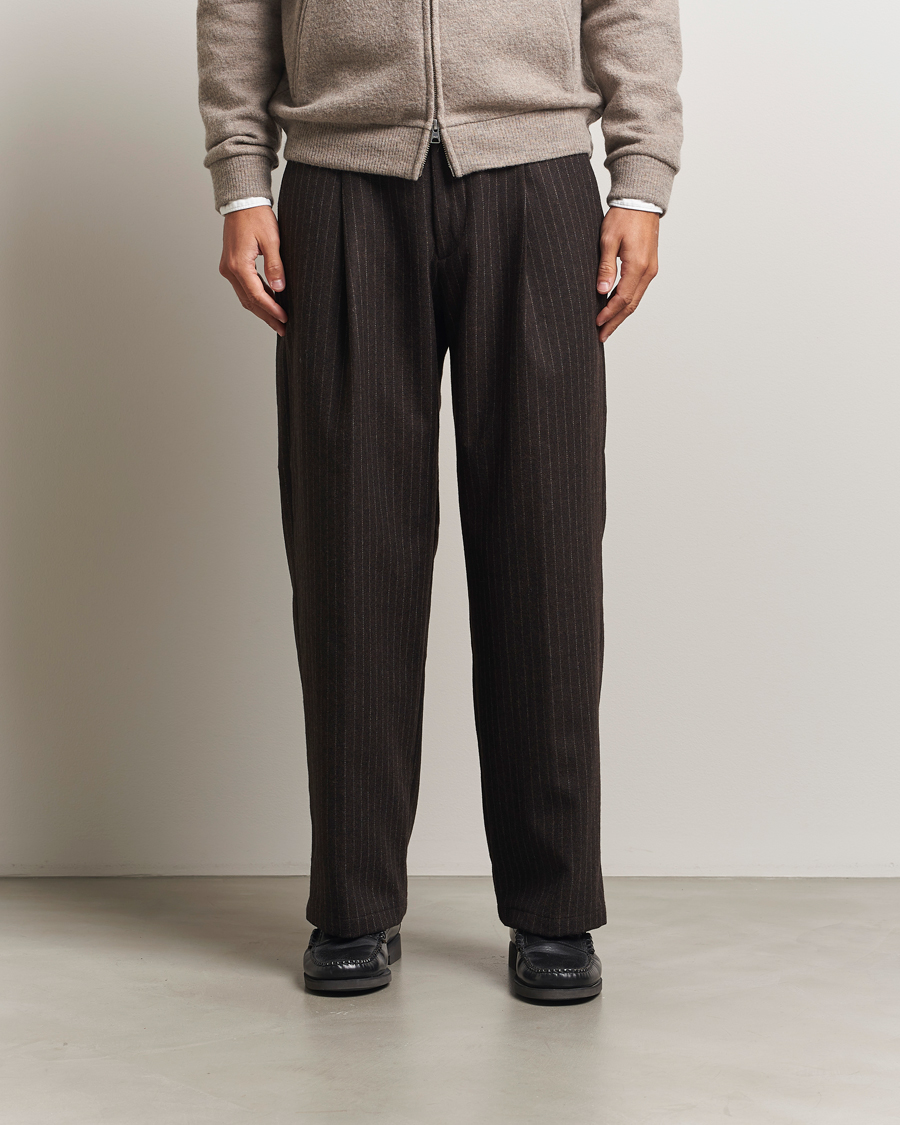 Homme | Pantalons | NN07 | Kay Wool Pleated Pinstriped Trousers Brown