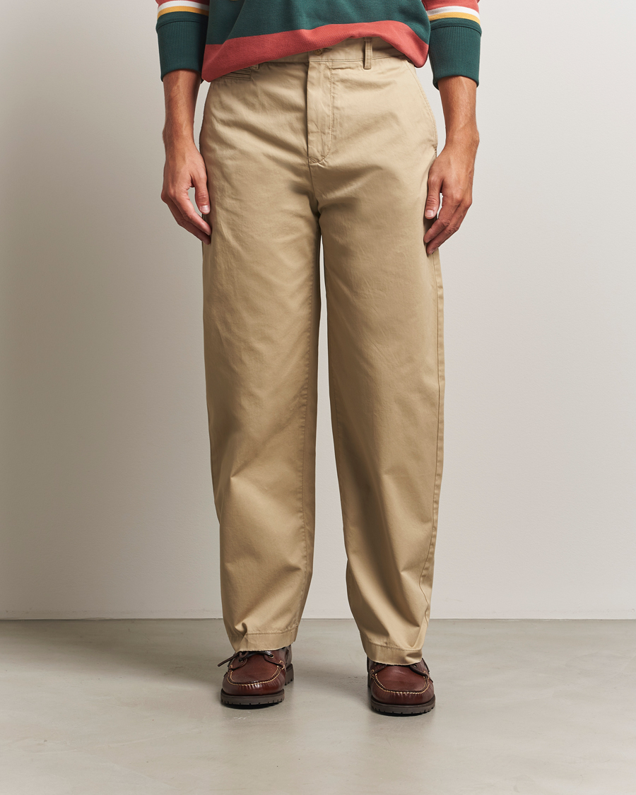 Homme | Pantalons | GANT 240 Mulberry Street | Relaxed Fit Cotton Twill Chinos Woody Beige