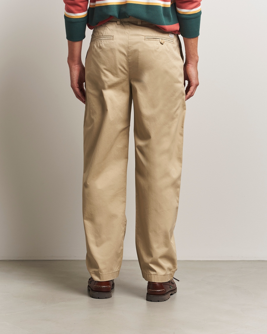 Homme | Pantalons | GANT 240 Mulberry Street | Relaxed Fit Cotton Twill Chinos Woody Beige