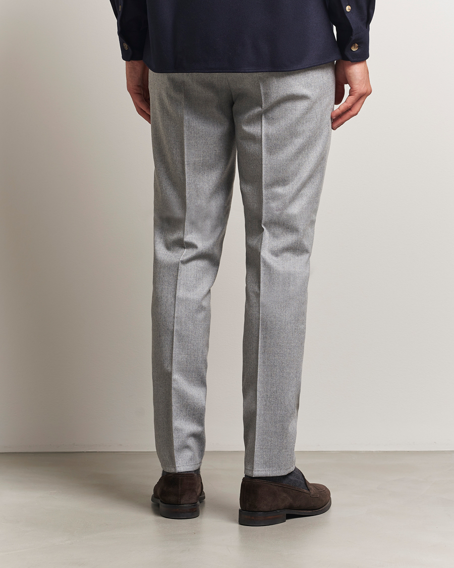 Homme | Pantalons | Brunello Cucinelli | Slim Fit Pleated Flannel Trousers Light Grey