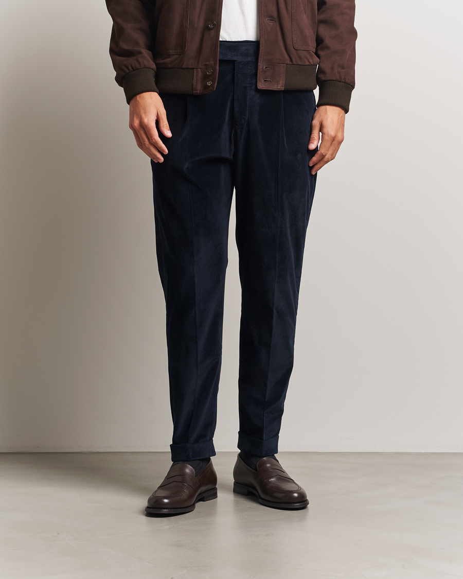 Homme | Pantalons | PT01 | Rebel Fit Pleated Corduroy Trousers Navy