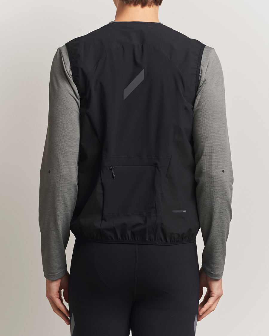 Homme | Gilets | SOAR Running | Rainout Gilet Black