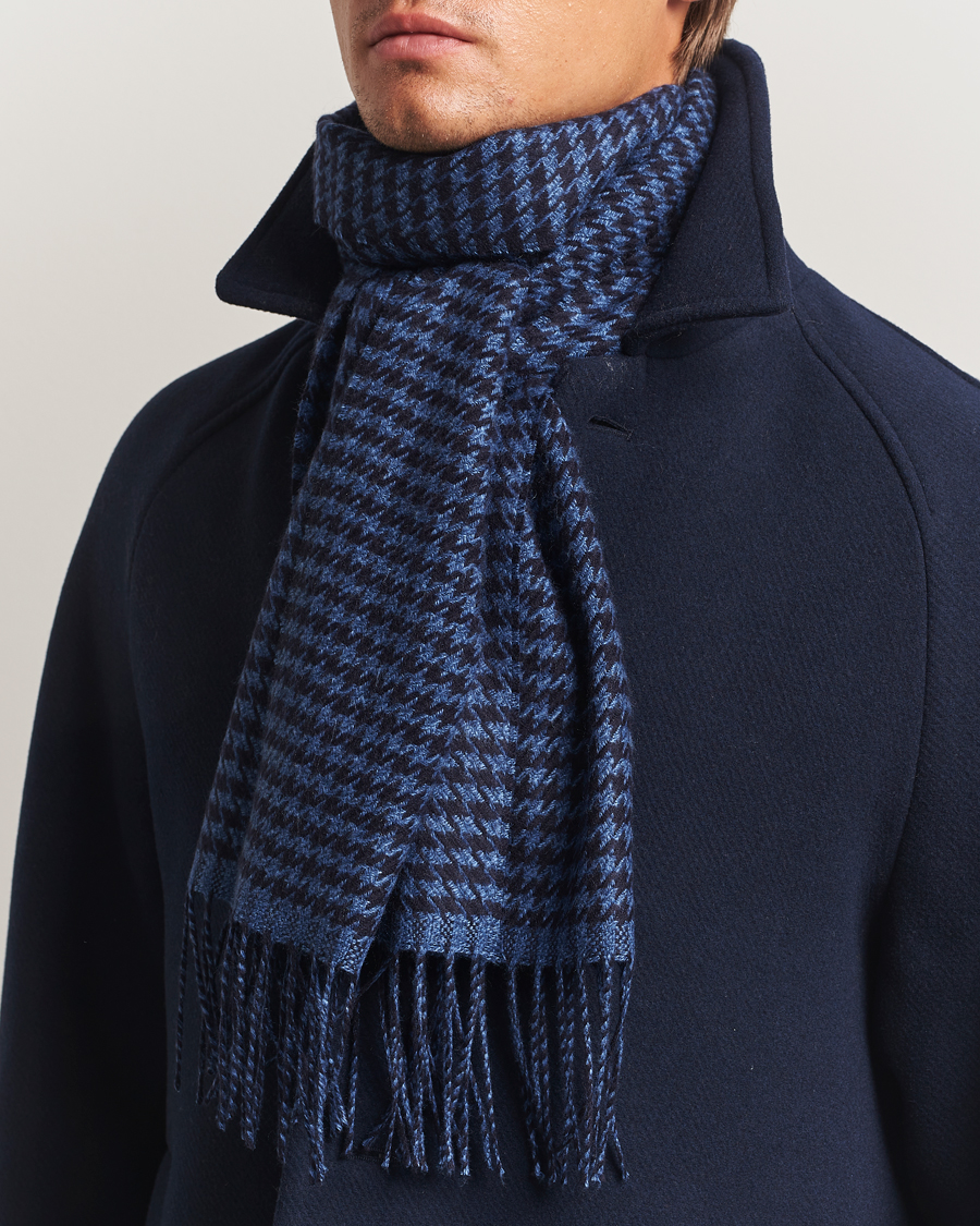 Homme | Piacenza Cashmere Cashmere/Silk Houndstooth Scarf Dark Blue | Piacenza Cashmere | Cashmere/Silk Houndstooth Scarf Dark Blue
