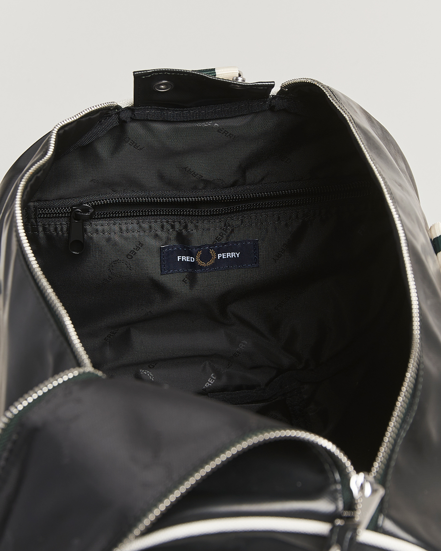 Homme | Fred Perry Classic Barrel Bag Night Green/Ecru | Fred Perry | Classic Barrel Bag Night Green/Ecru