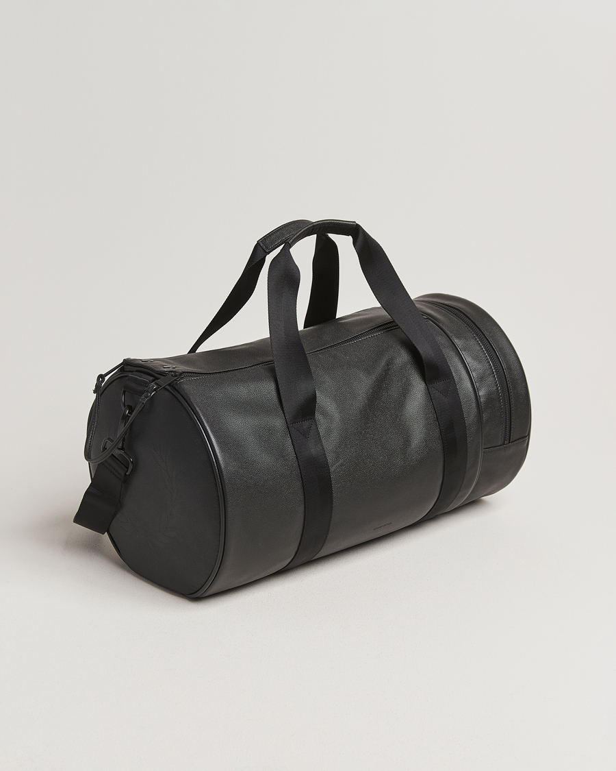 Homme | Fred Perry Scotch Grain Leather Barrel Bag Black | Fred Perry | Scotch Grain Leather Barrel Bag Black