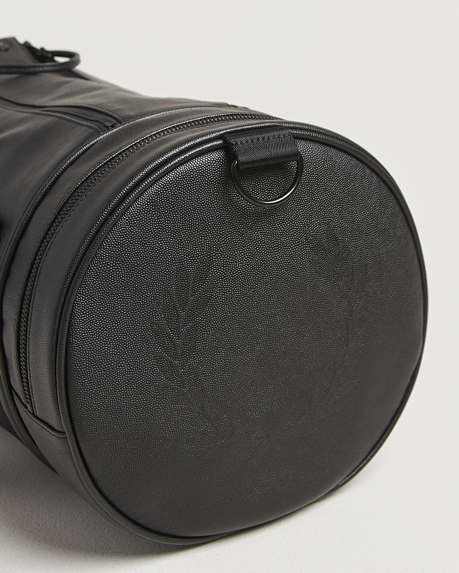 Homme | Fred Perry Scotch Grain Leather Barrel Bag Black | Fred Perry | Scotch Grain Leather Barrel Bag Black