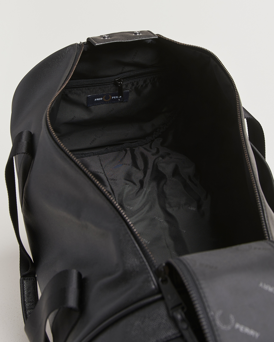 Homme | Fred Perry Scotch Grain Leather Barrel Bag Black | Fred Perry | Scotch Grain Leather Barrel Bag Black