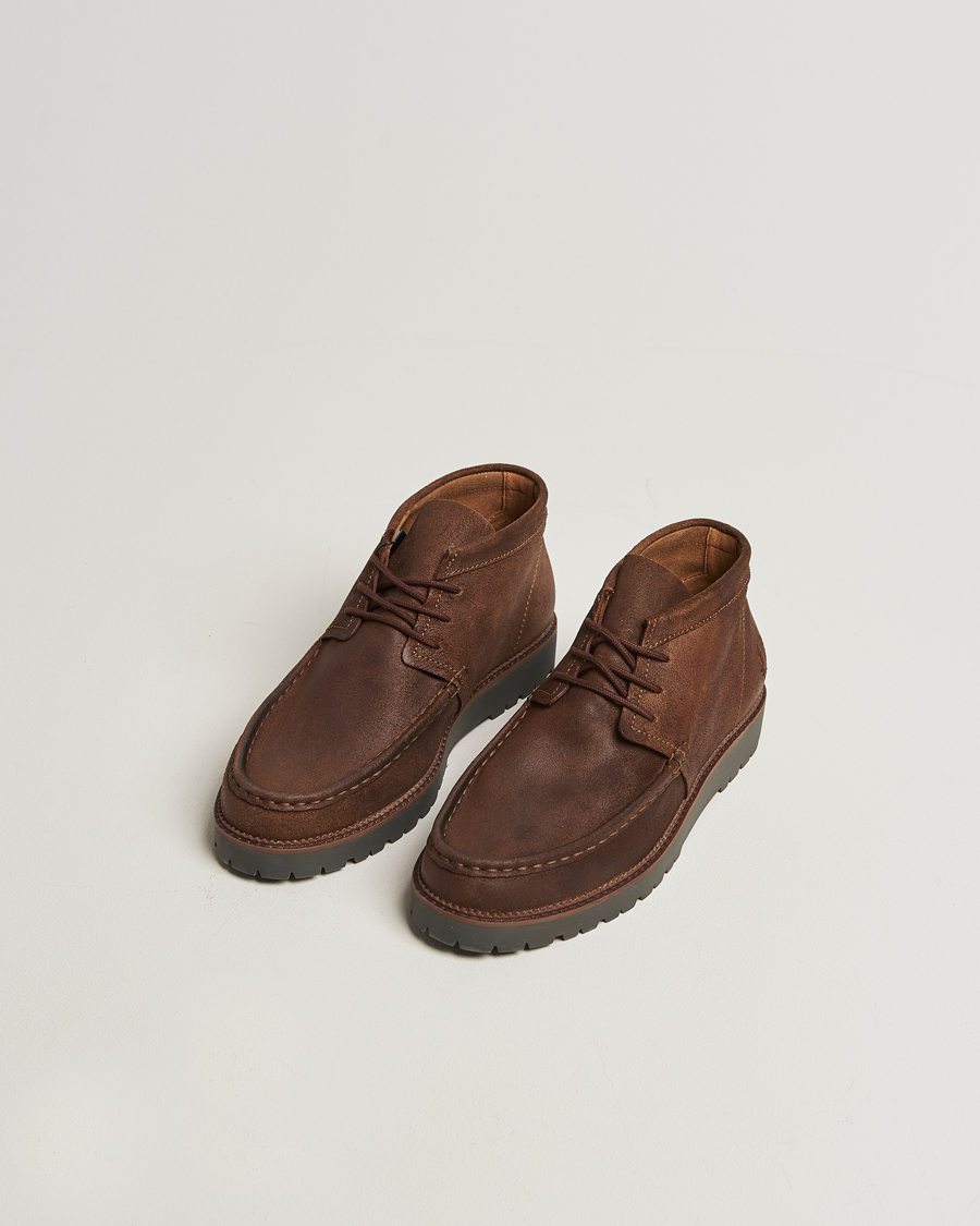 Homme | Fred Perry Kenny Waxed Suede Chukka Boot Burnt Tobacco | Fred Perry | Kenny Waxed Suede Chukka Boot Burnt Tobacco