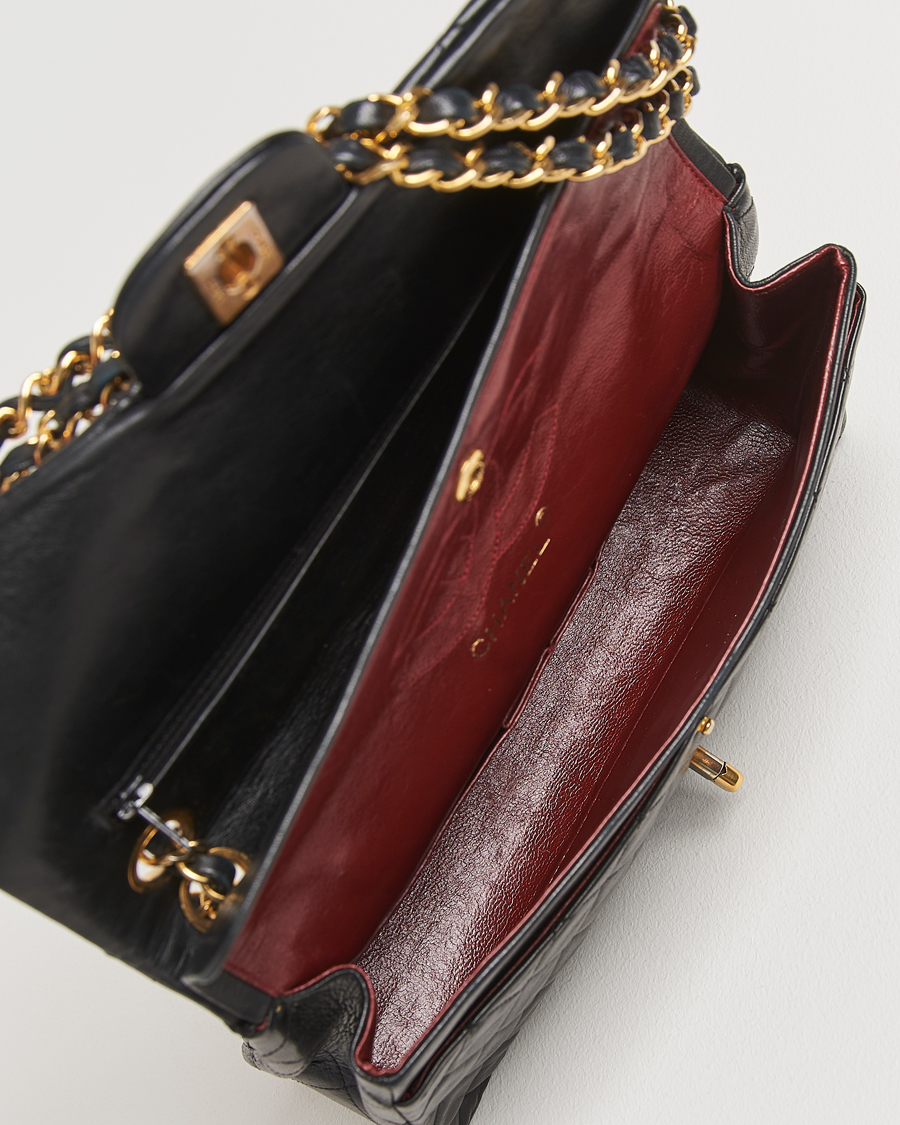 Homme | Pre-Owned & Vintage Bags | Chanel Pre-Owned | Classic Double Flap Medium Lambskin Black