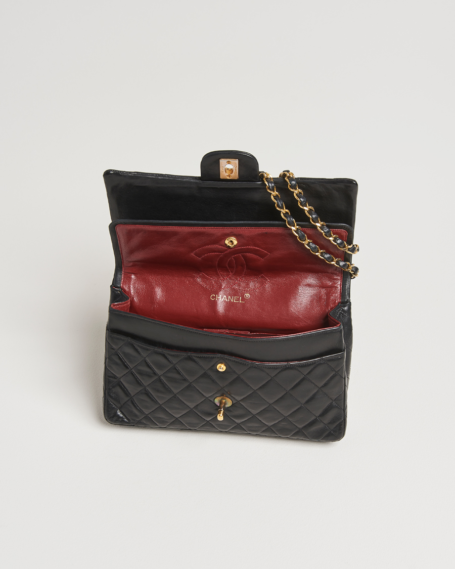 Homme | Pre-Owned & Vintage Bags | Chanel Pre-Owned | Classic Double Flap Medium Lambskin Black