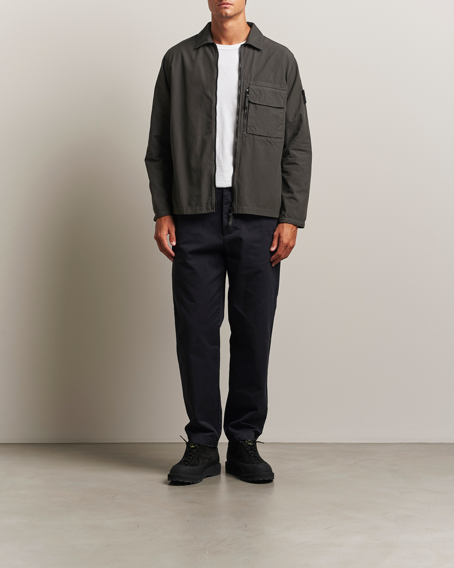Homme | Chemises | Stone Island | Garment Dyed Organic Cotton Zip Overshirt Lead Grey