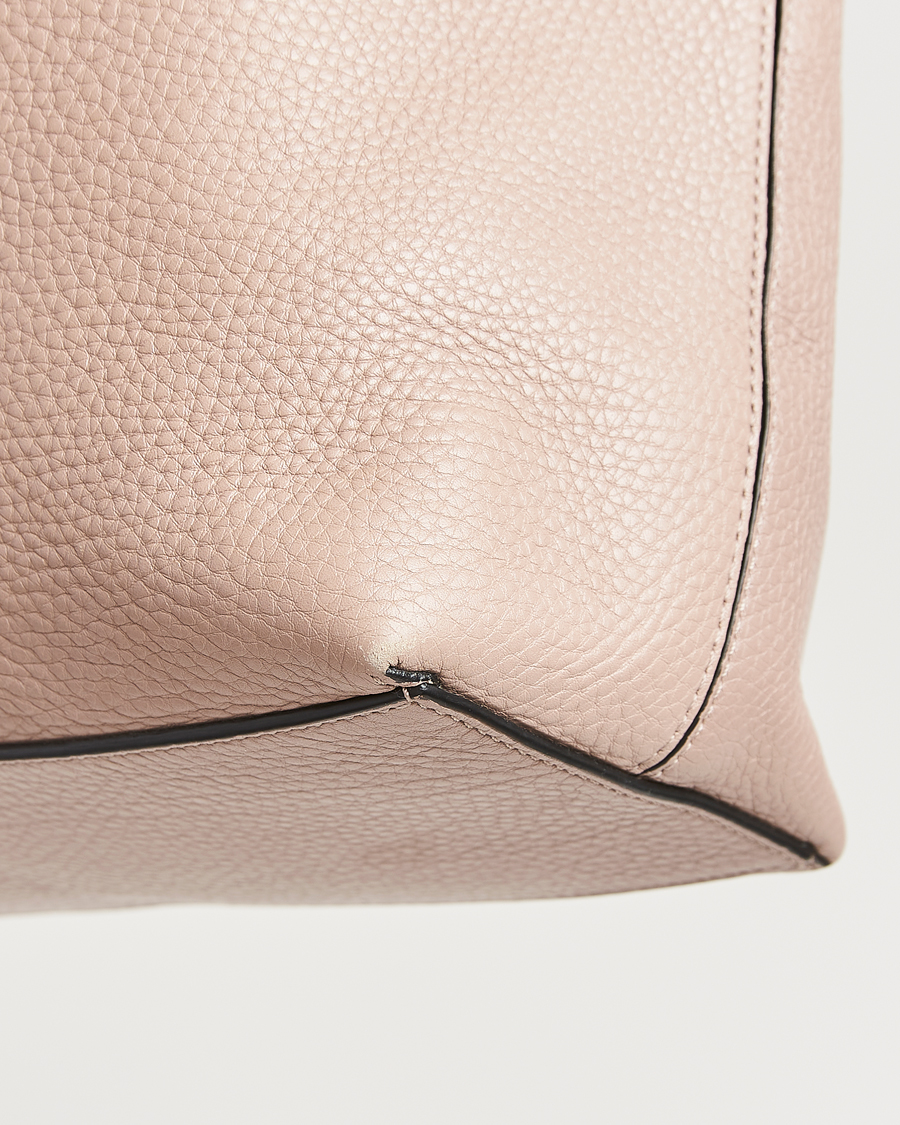 Homme | Valentino Pre-Owned Medium Rockstud Tote Bag Poudre | Valentino Pre-Owned | Medium Rockstud Tote Bag Poudre