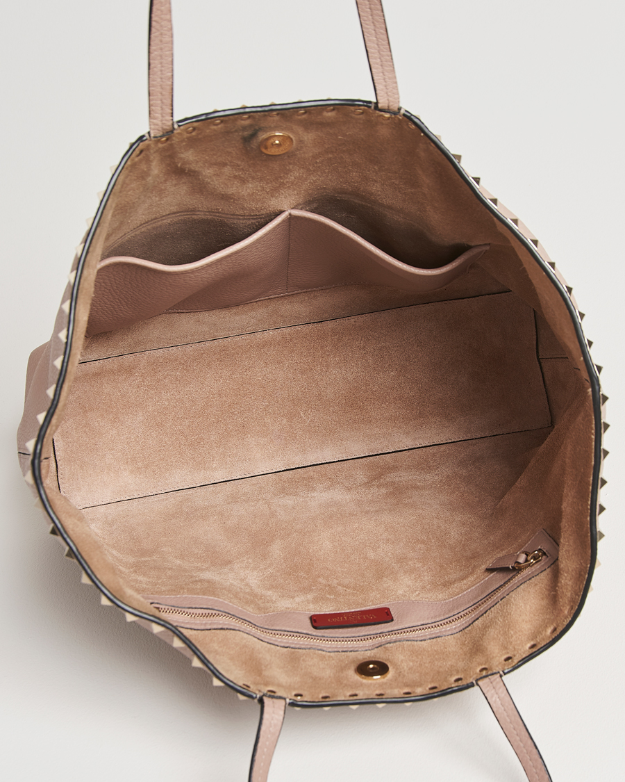 Homme | Valentino Pre-Owned Medium Rockstud Tote Bag Poudre | Valentino Pre-Owned | Medium Rockstud Tote Bag Poudre