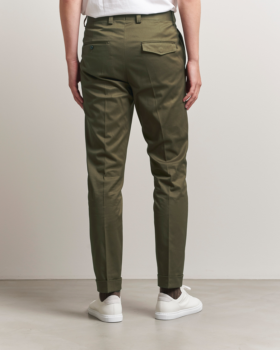 Homme | Pantalons | Tiger of Sweden | Tenuta Pleated Cotton Trousers Deep Olive