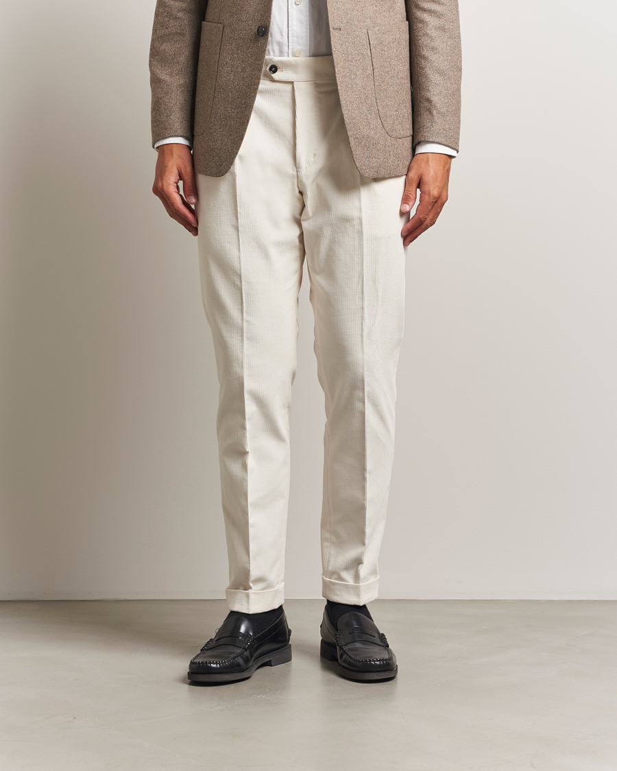 Homme | Pantalons | Tiger of Sweden | Tenuta Pleated Corduroy Trousers Light Ivory