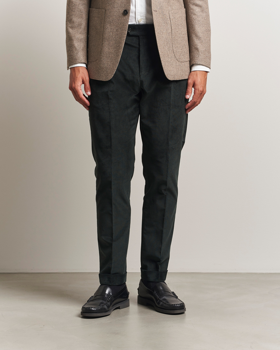 Homme | Pantalons | Tiger of Sweden | Tenuta Pleated Corduroy Trousers Midnight Green