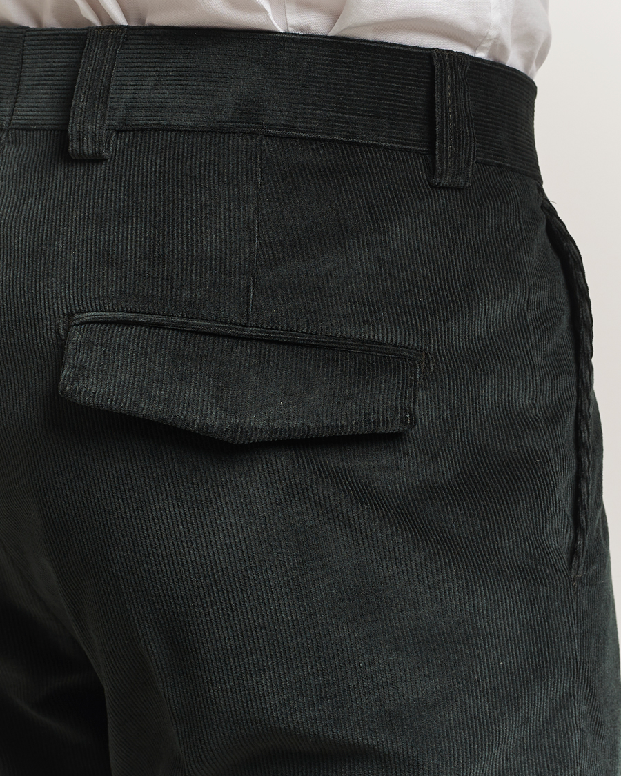 Homme | Pantalons | Tiger of Sweden | Tenuta Pleated Corduroy Trousers Midnight Green