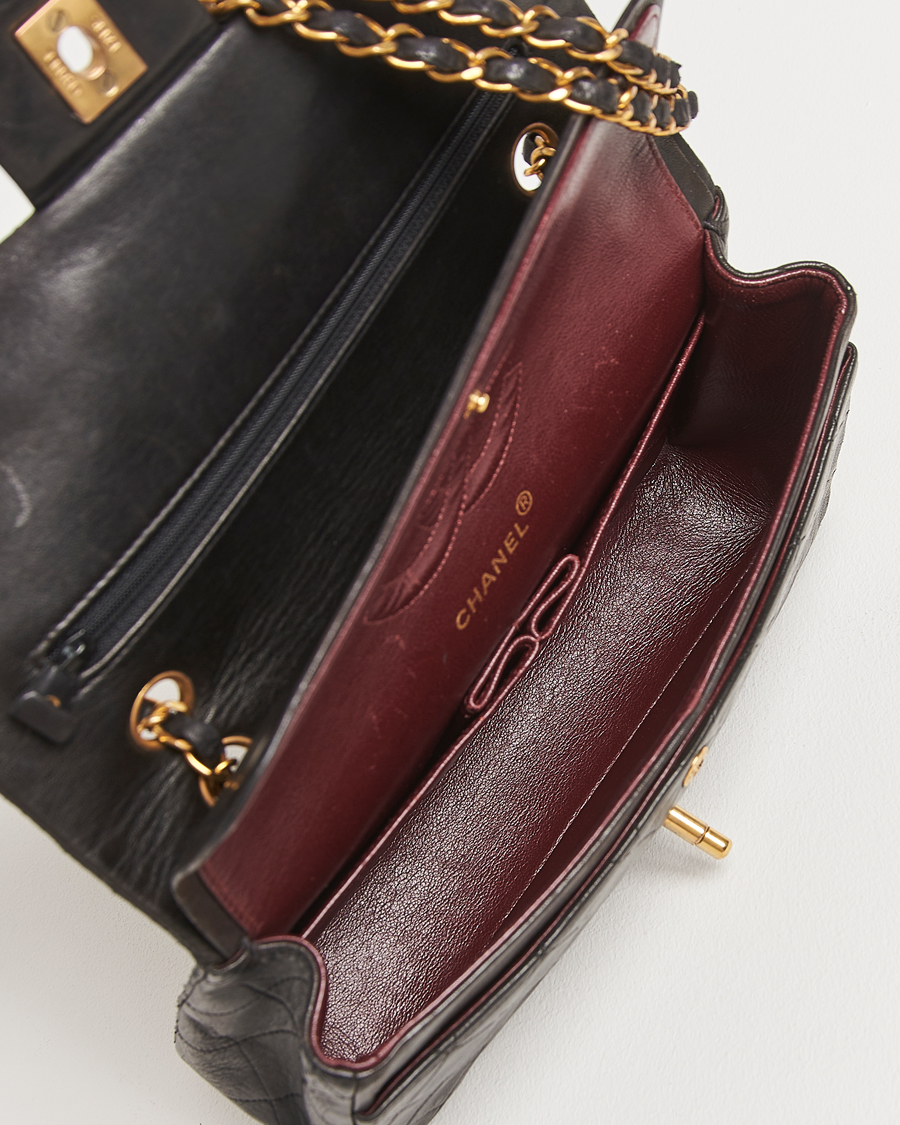 Homme | Chanel Pre-Owned Classic Double Flap Medium Lambskin Black | Chanel Pre-Owned | Classic Double Flap Medium Lambskin Black