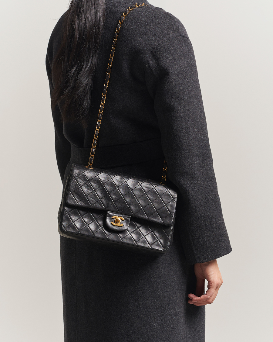 Homme | Chanel Pre-Owned Classic Double Flap Medium Lambskin Black | Chanel Pre-Owned | Classic Double Flap Medium Lambskin Black