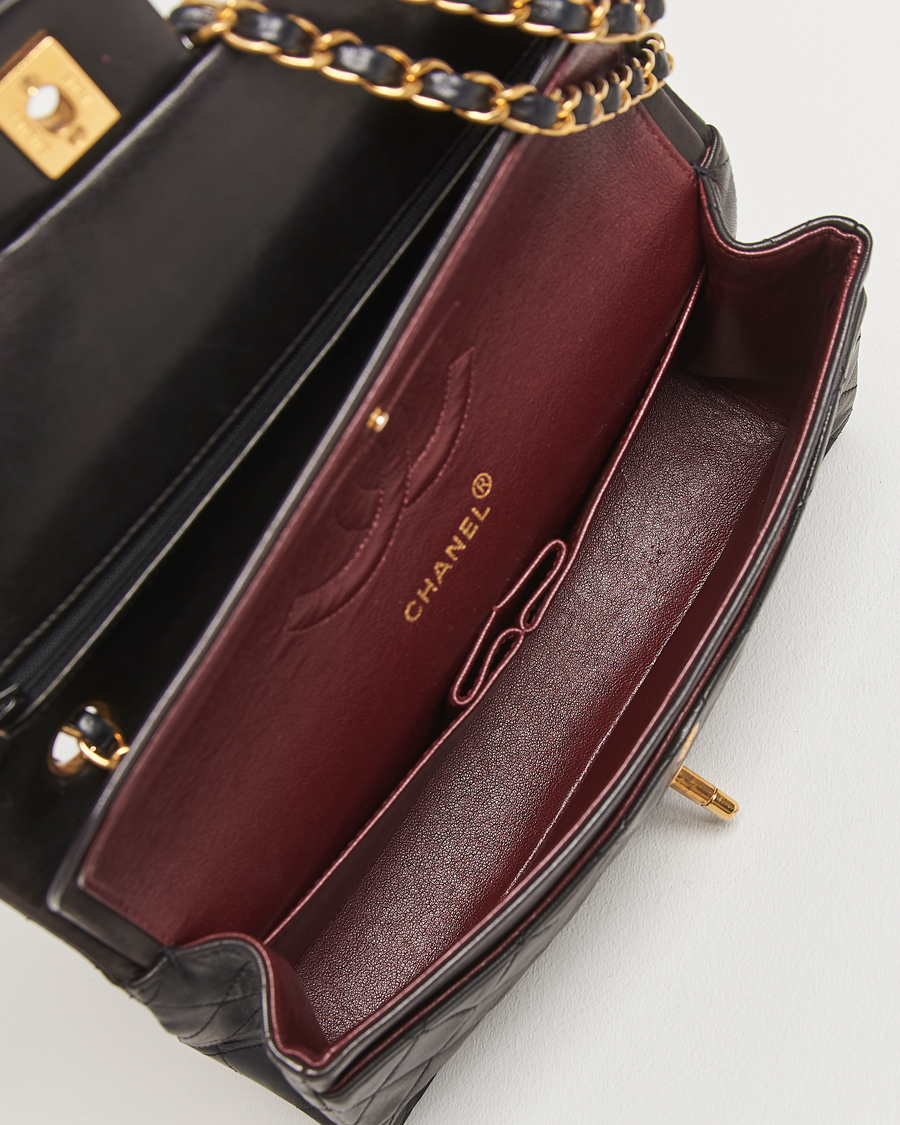 Homme | Chanel Pre-Owned Classic Double Flap Medium Lambskin Black | Chanel Pre-Owned | Classic Double Flap Medium Lambskin Black