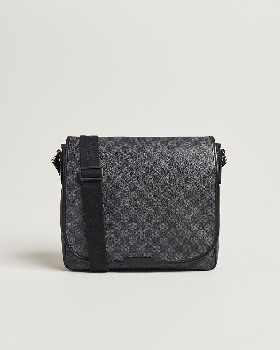 Homme | Louis Vuitton Pre-Owned Daniel MM Shoulder Bag Damier Graphite | Louis Vuitton Pre-Owned | Daniel MM Shoulder Bag Damier Graphite