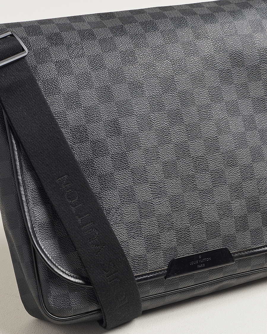 Homme | Louis Vuitton Pre-Owned Daniel MM Shoulder Bag Damier Graphite | Louis Vuitton Pre-Owned | Daniel MM Shoulder Bag Damier Graphite
