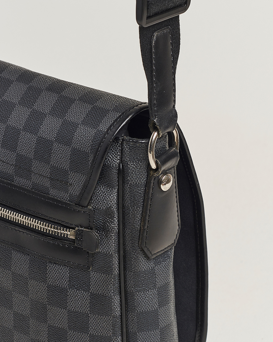 Homme | Louis Vuitton Pre-Owned Daniel MM Shoulder Bag Damier Graphite | Louis Vuitton Pre-Owned | Daniel MM Shoulder Bag Damier Graphite