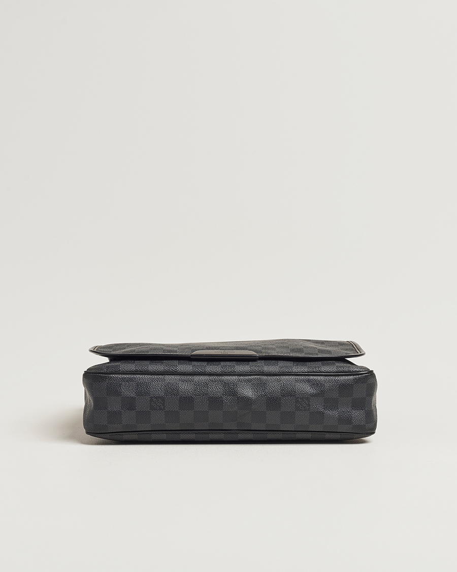 Homme | Louis Vuitton Pre-Owned Daniel MM Shoulder Bag Damier Graphite | Louis Vuitton Pre-Owned | Daniel MM Shoulder Bag Damier Graphite