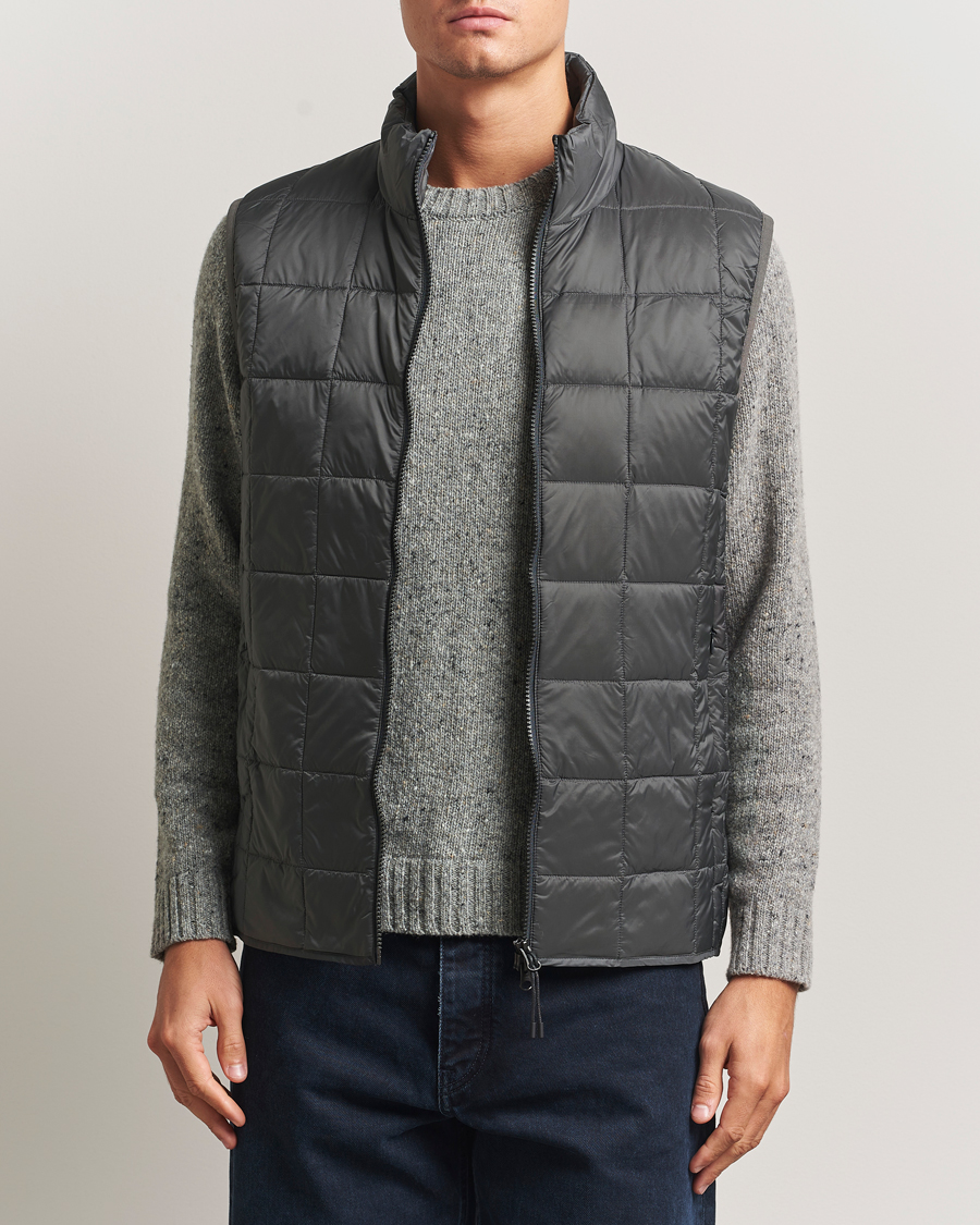 Homme | Gilets | TAION | High Neck Full Zip Lightweight Down Vest Dark Grey