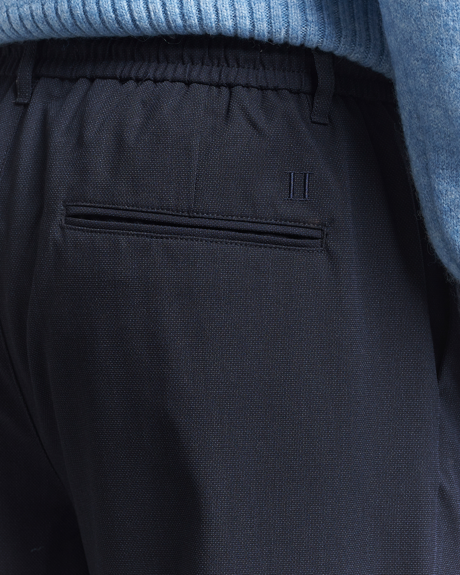 Homme | Pantalons | LES DEUX | Como Tapered Textured Pants Dark Navy Blue