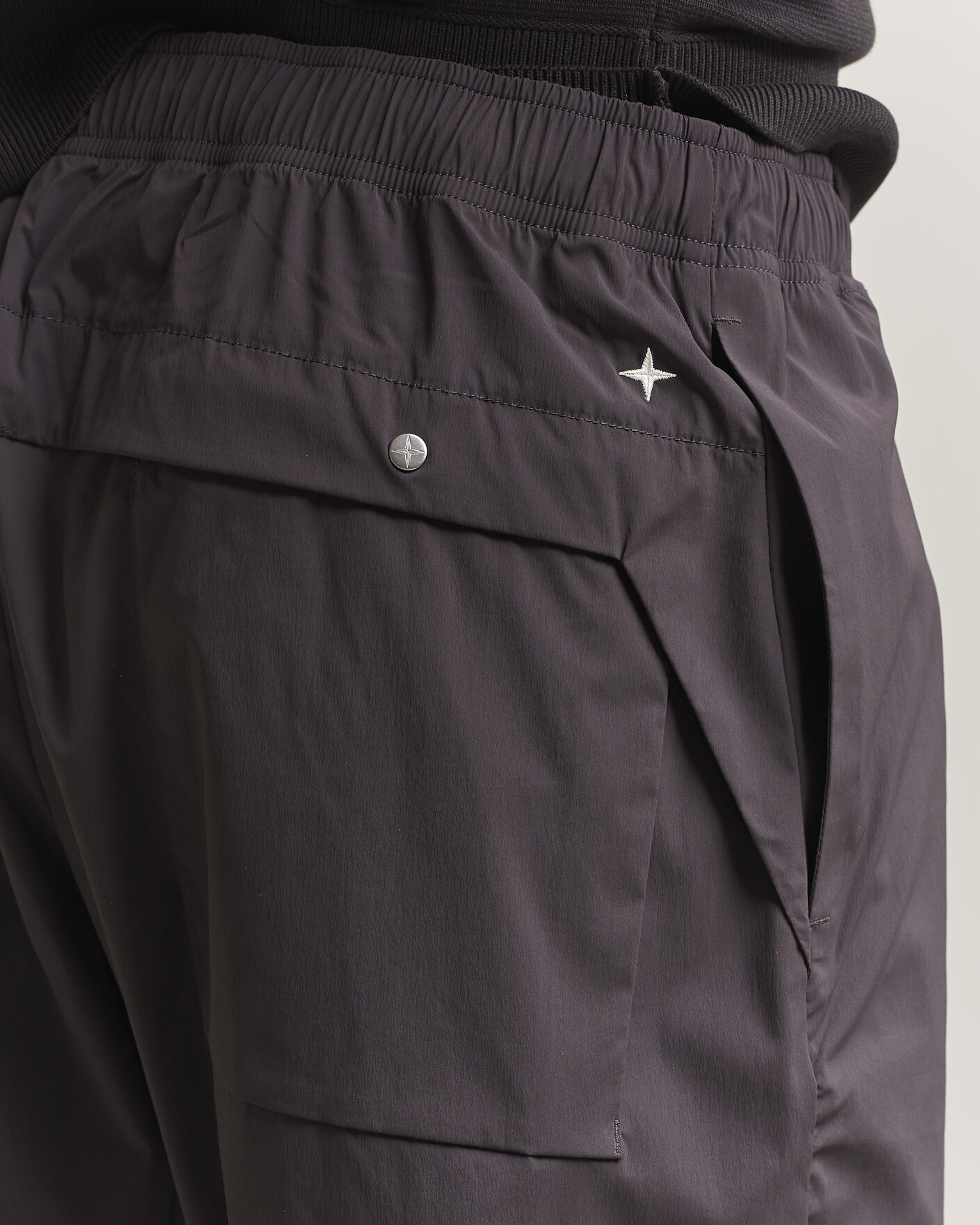 Homme | Pantalons | Stone Island | Stellina Technical Nylon Stretch Trousers Charcoal