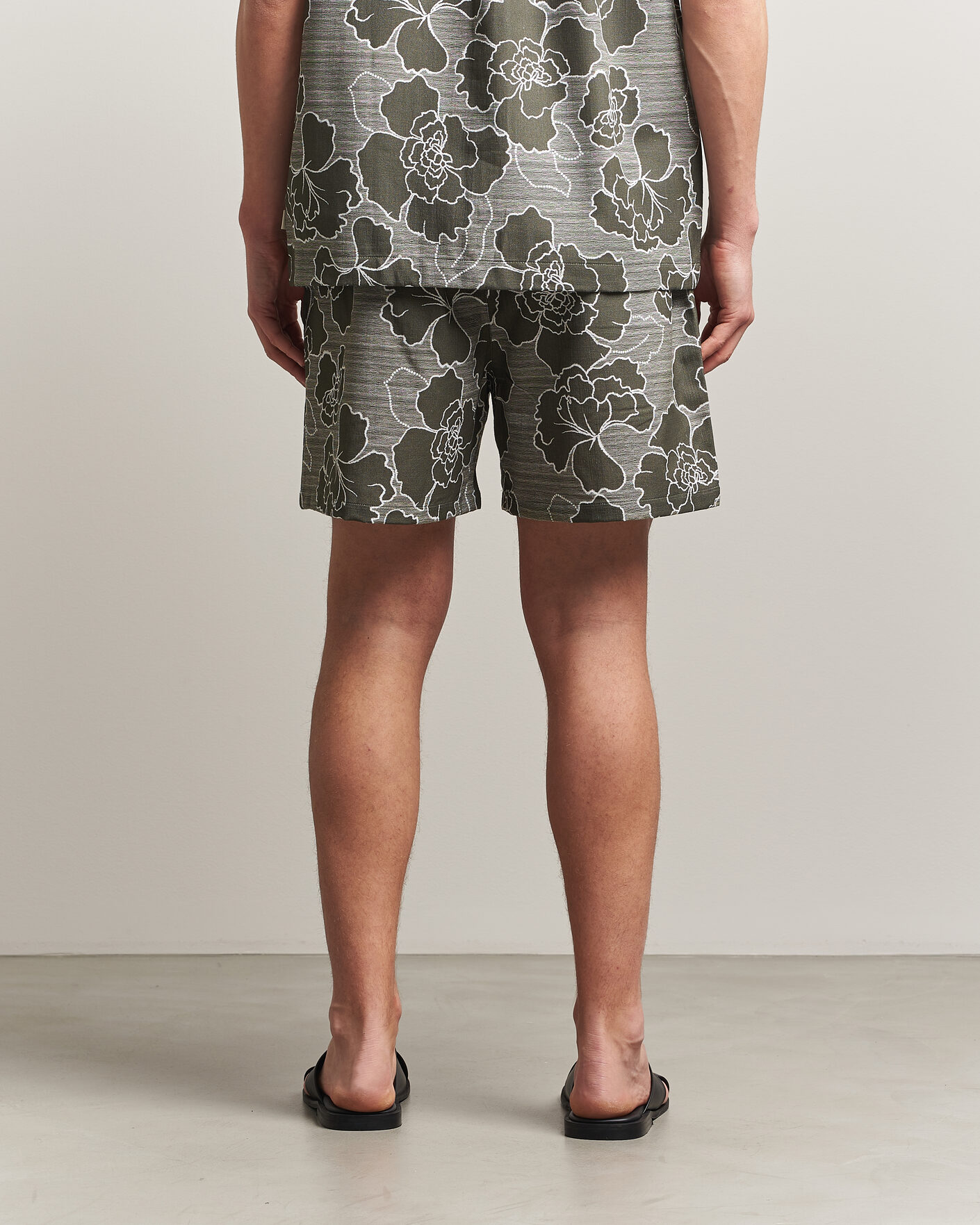 Homme | Shorts | LES DEUX | Charlie Poppy AOP Shorts Olive Night