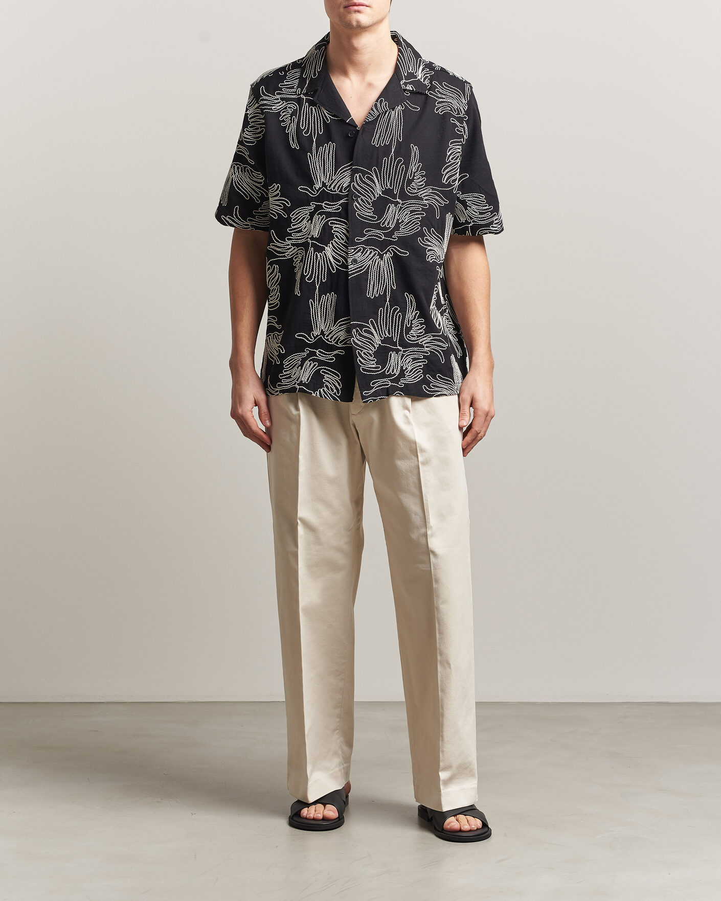 Homme | Chemises | LES DEUX | Liam AOE Flower Short Sleeve Shirt Black