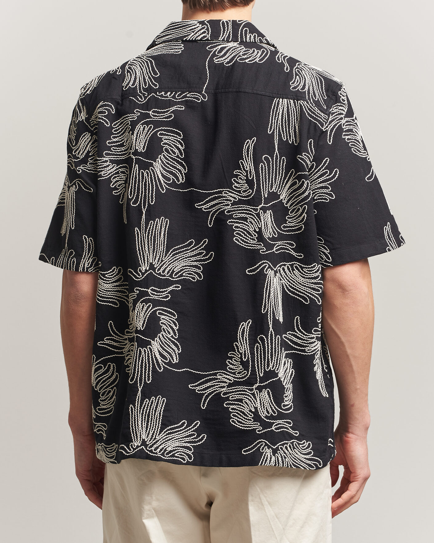 Homme | Chemises | LES DEUX | Liam AOE Flower Short Sleeve Shirt Black