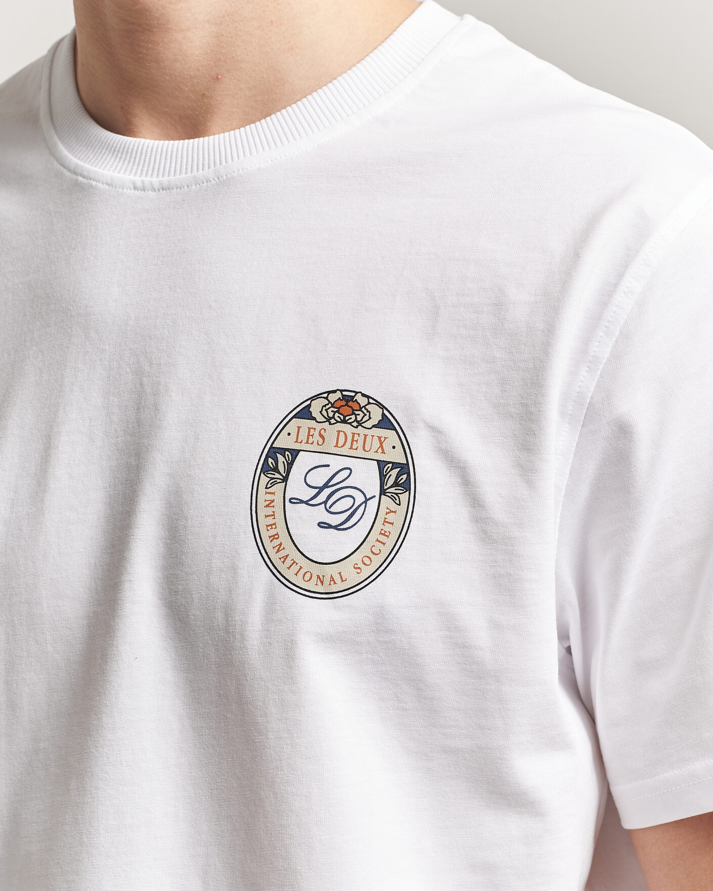 Homme | T-shirts | LES DEUX | Brday Emblem T-Shirt White