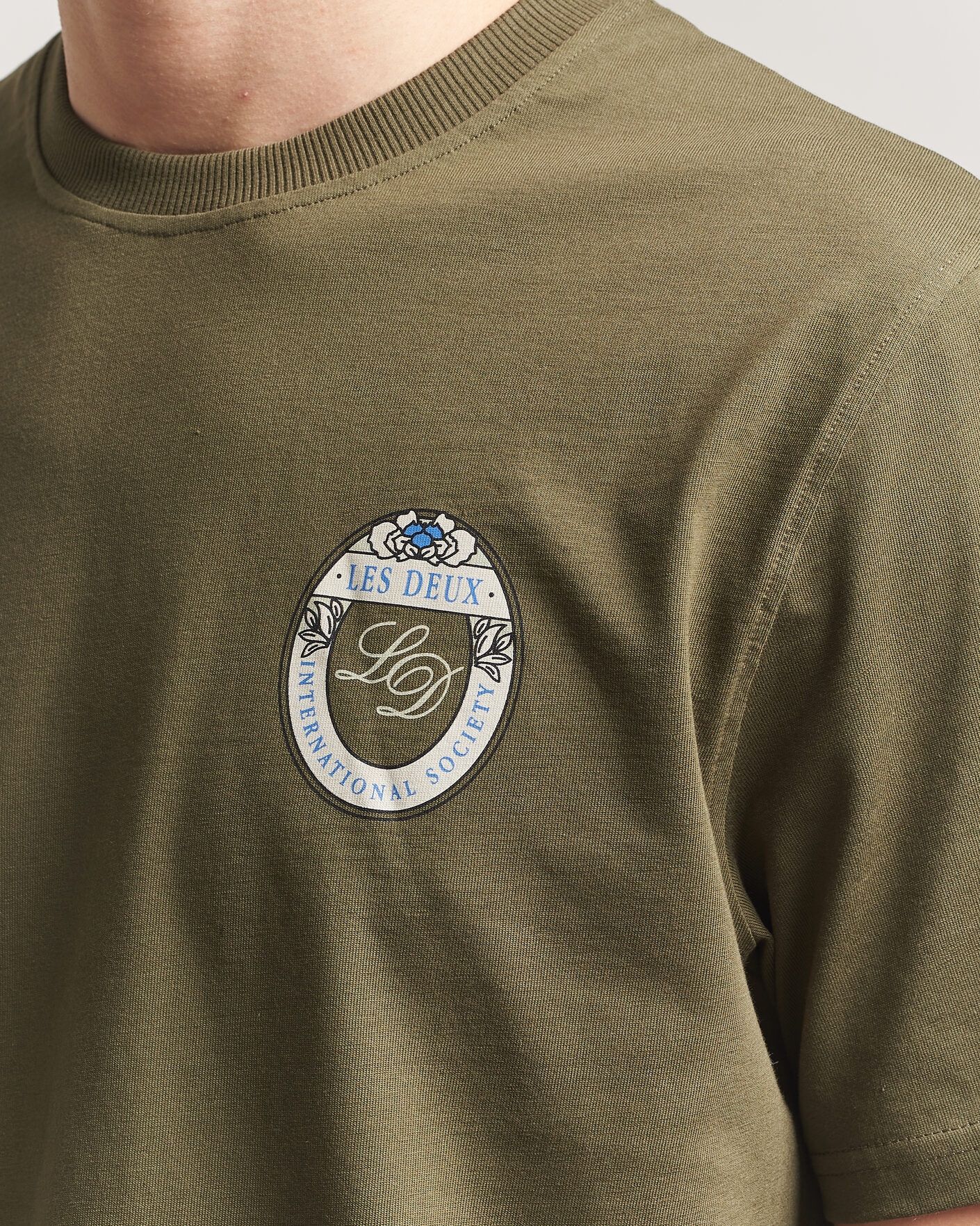 Homme | T-shirts | LES DEUX | Brday Emblem T-Shirt Olive Night Green