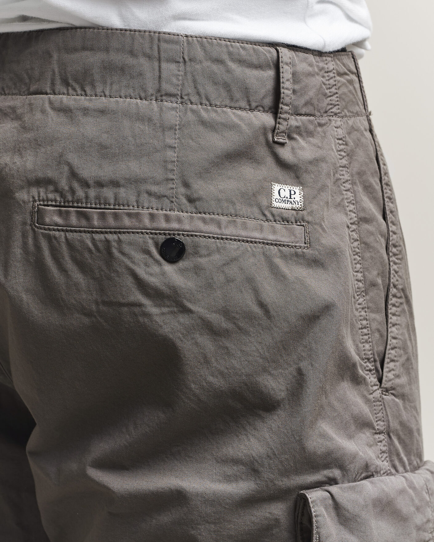 Homme | Shorts | C.P. Company | Cotton Gabardine Cargo Shorts Washed Black