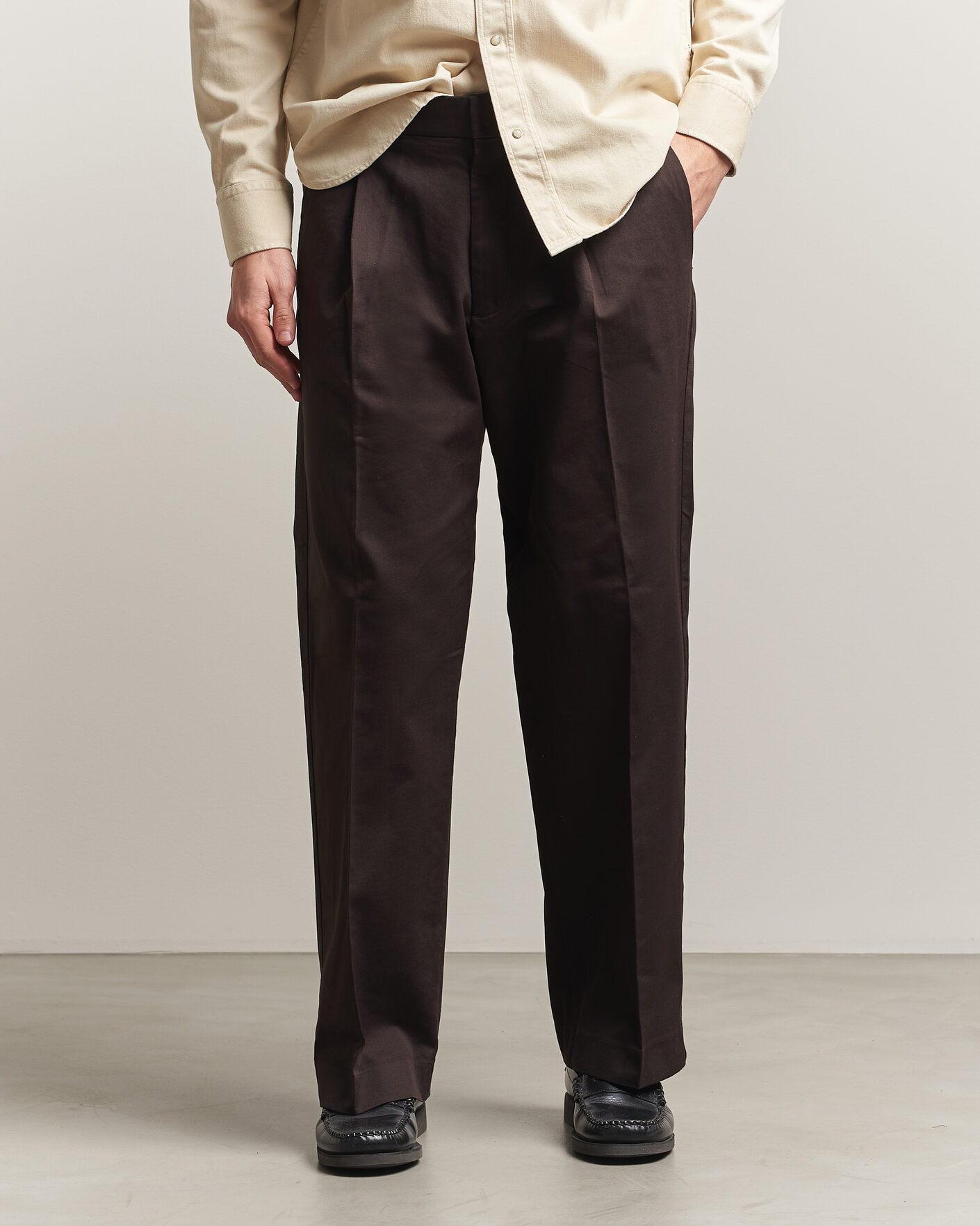 Homme | Pantalons | NN07 | Kay Cotton Pleated Trousers Deep Truffle