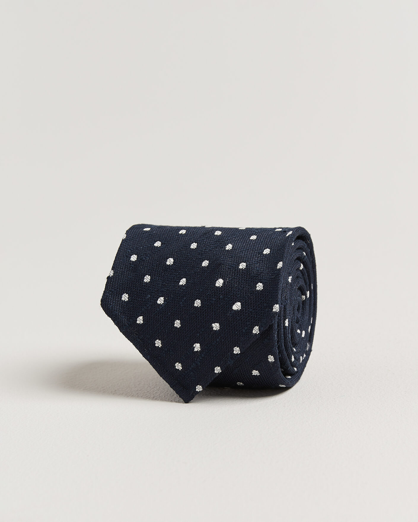 Homme | Drake's Smal Spot Pattern Shantung Silk Tie Navy | Drake's | Smal Spot Pattern Shantung Silk Tie Navy