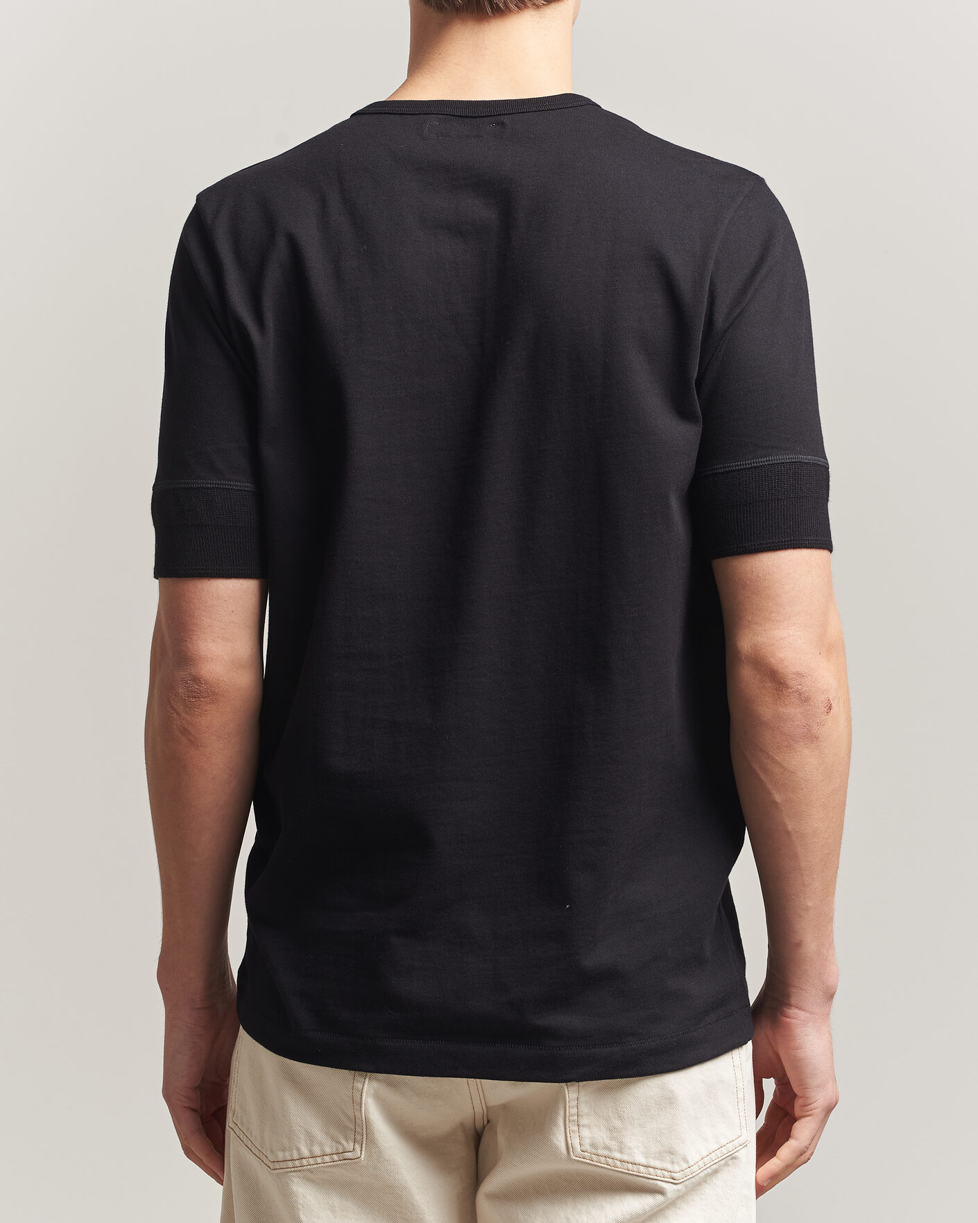 Homme | T-shirts | Merz b. Schwanen | Classic Organic Cotton Short Sleeve Henley Black