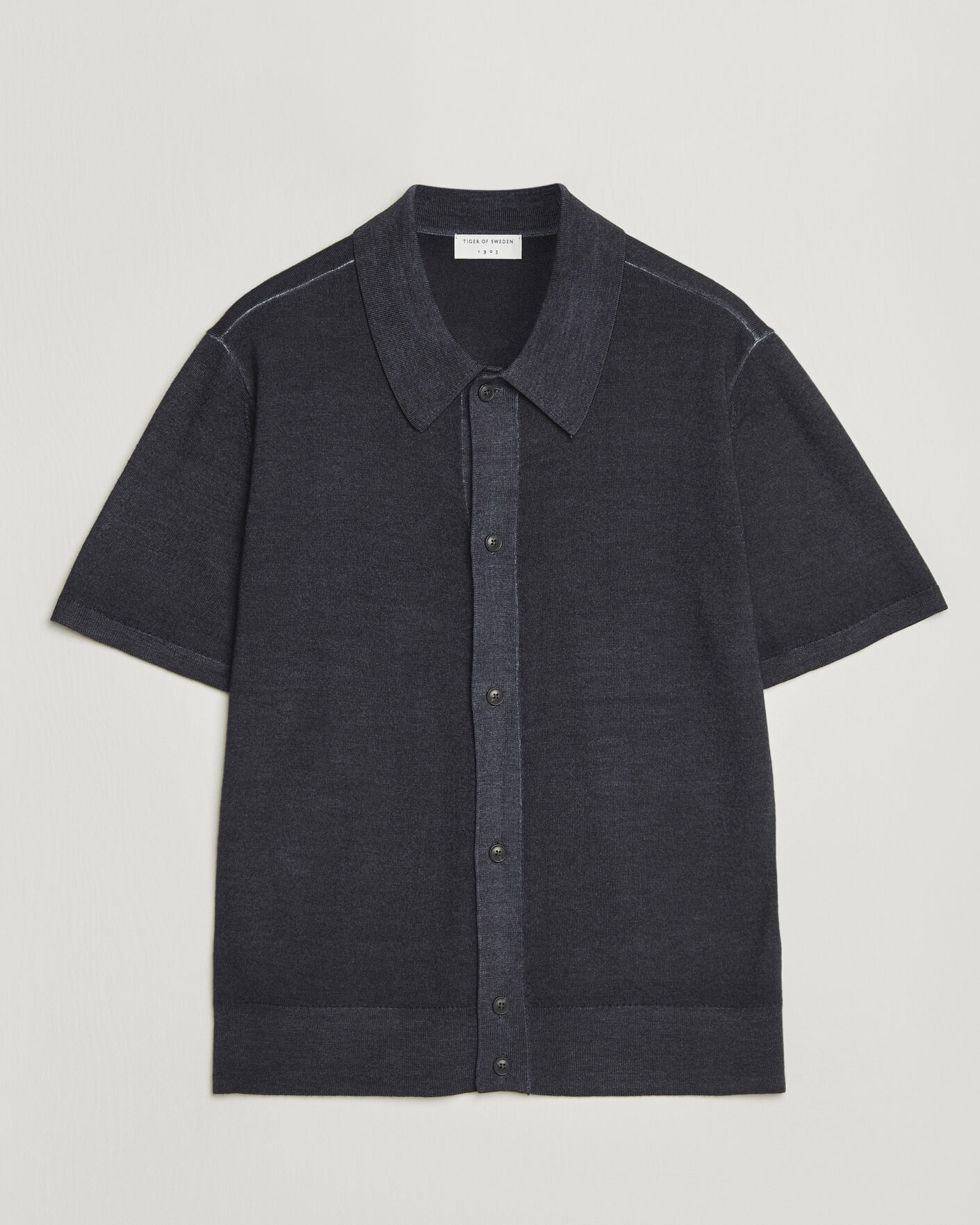 Homme | Chemises | Tiger of Sweden | Araawen Merino Knitted Short Sleeve Shirt Light Ink