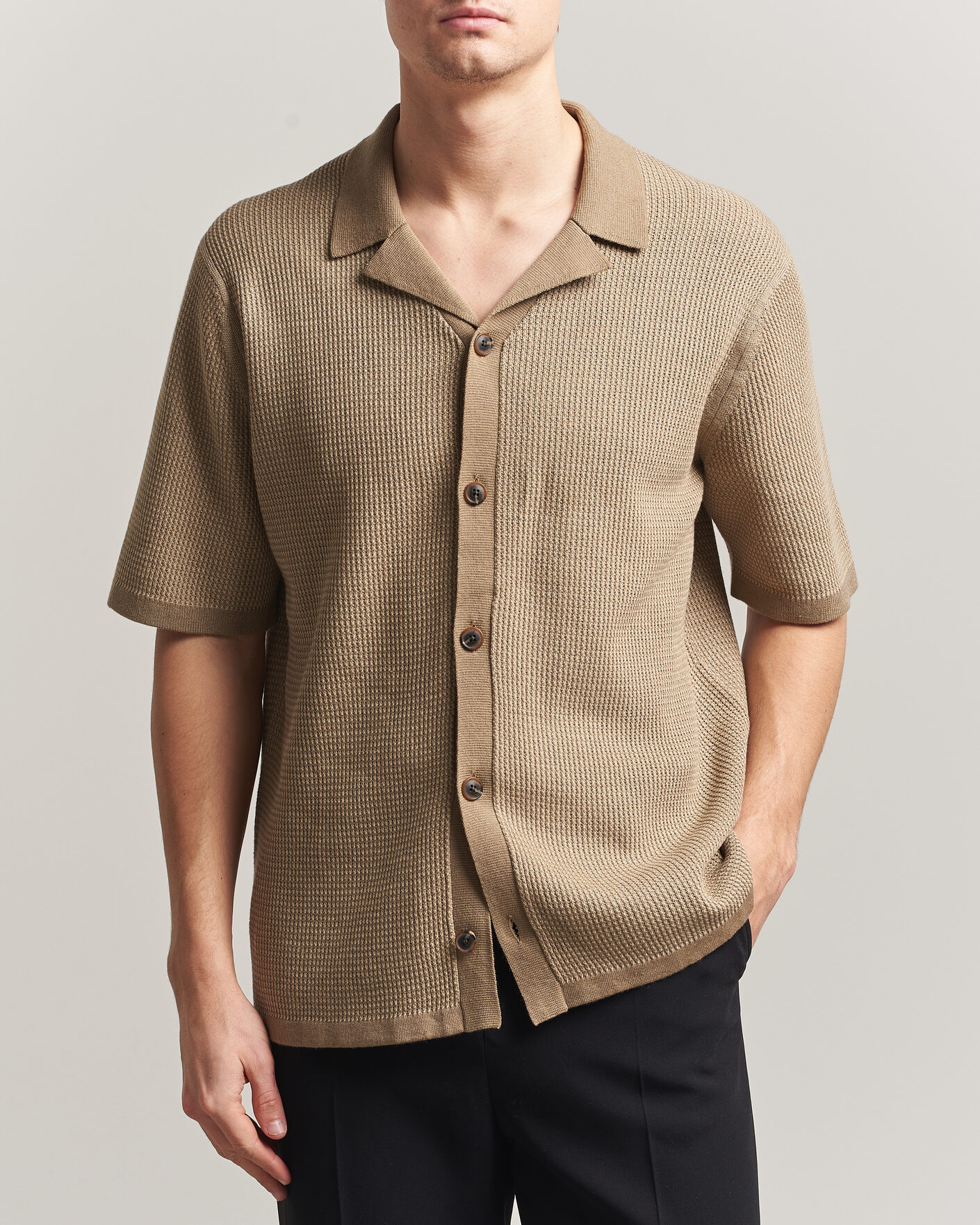 Homme | Chemises | Tiger of Sweden | River Knitted Short Sleeve Shirt Umber Brown