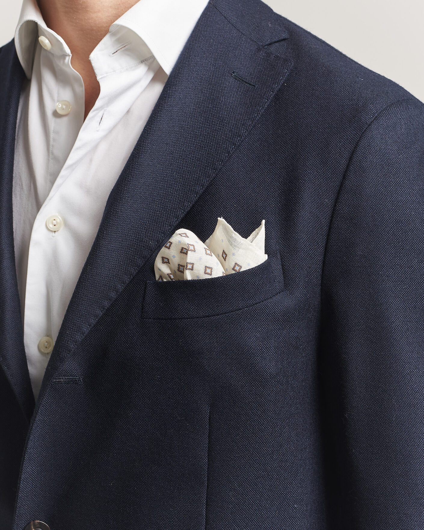 Homme | Pochettes De Costume | Amanda Christensen | Linen Medallion Pocket Square Cream