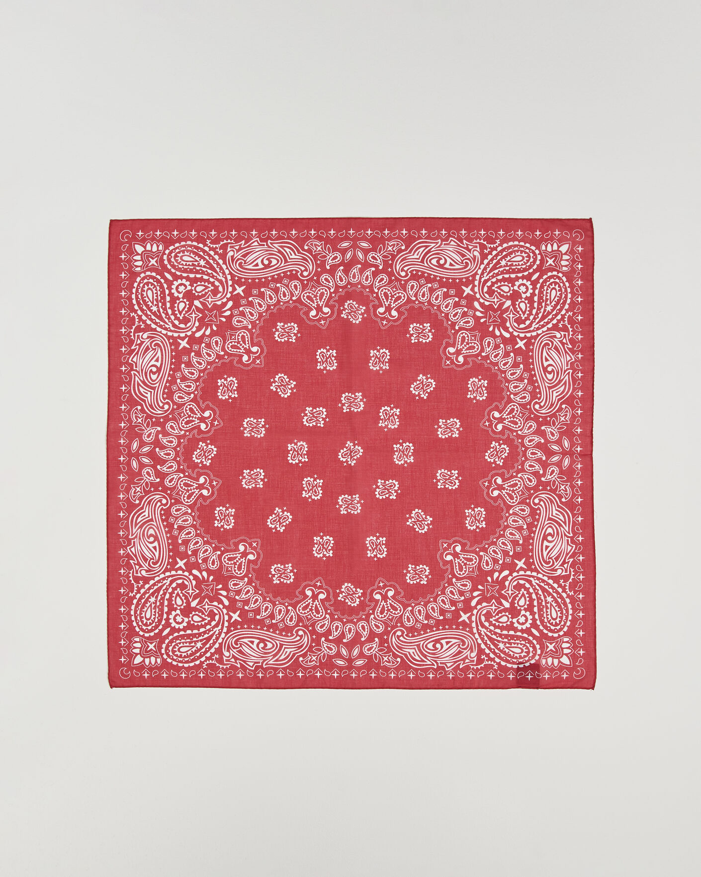 Homme | Écharpes | Amanda Christensen | Cotton Voilé Paisley Bandana Red