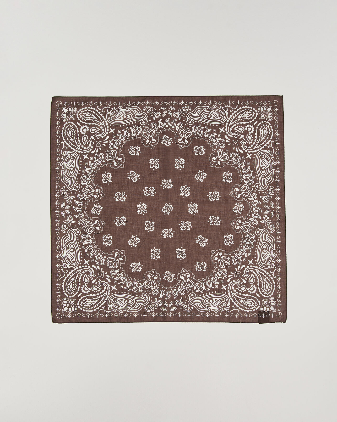 Homme | Écharpes | Amanda Christensen | Cotton Voilé Paisley Bandana Dark Brown