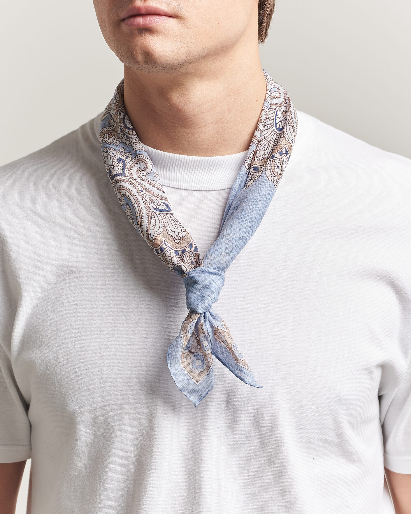 Homme | Écharpes | Amanda Christensen | Cotton Voilé Large Paisley Bandana Blue