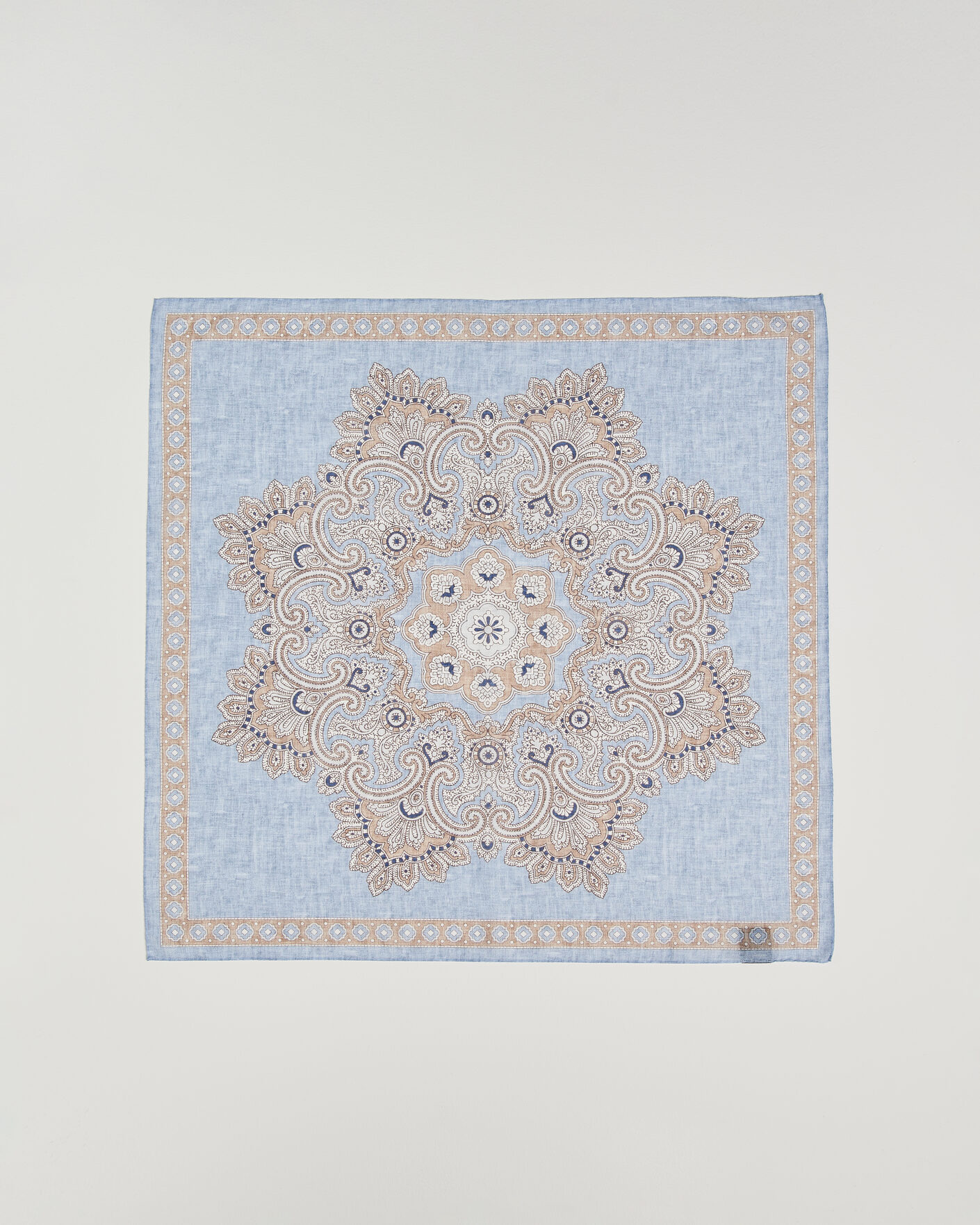 Homme | Écharpes | Amanda Christensen | Cotton Voilé Large Paisley Bandana Blue