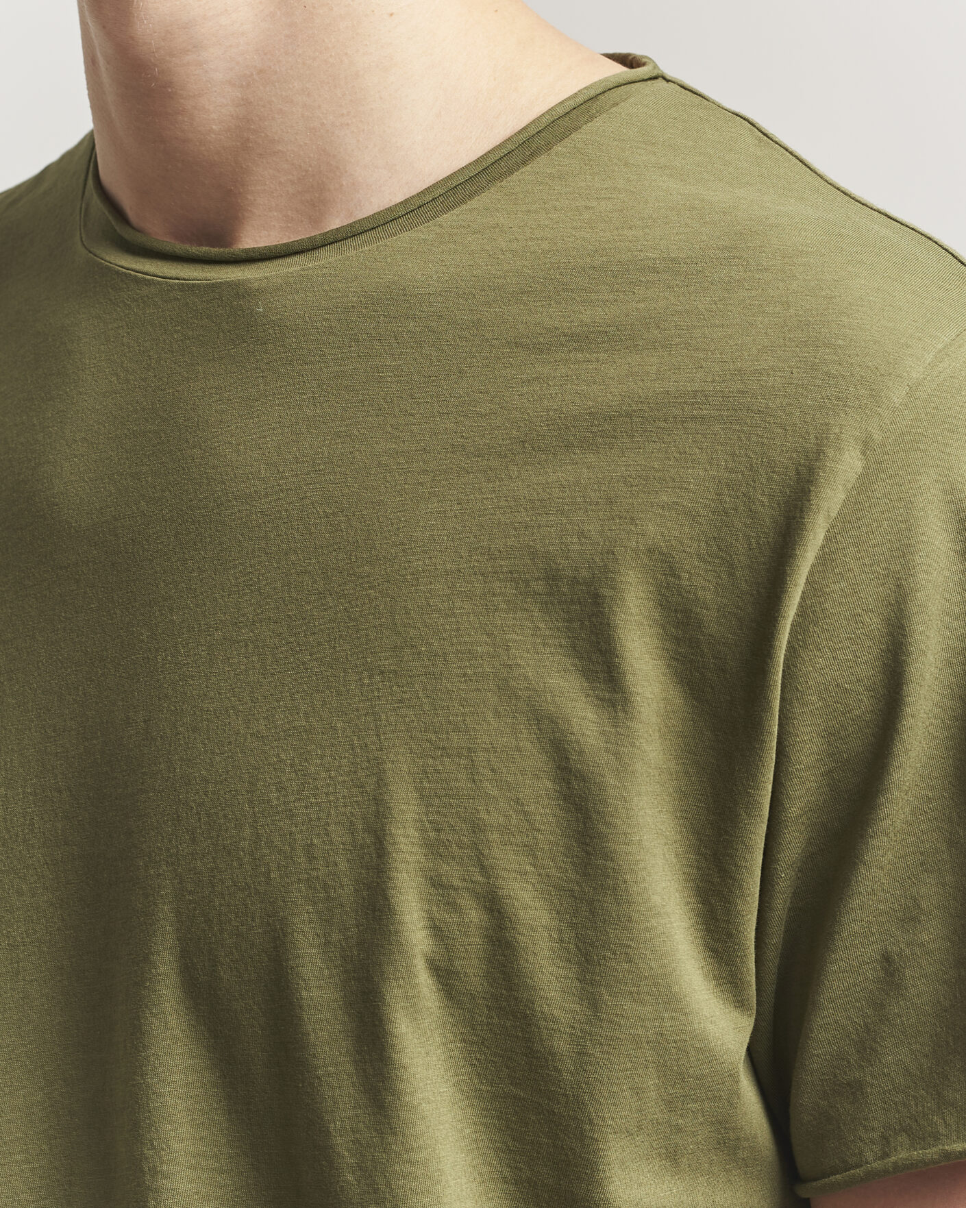 Homme | T-shirts | Filippa K | Roll Neck Crew Neck T-Shirt Laurel Green