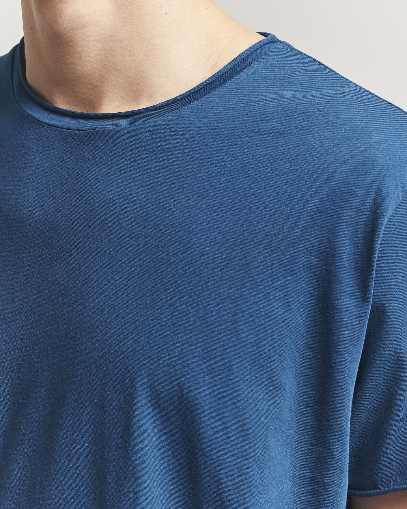 Homme | T-shirts | Filippa K | Roll Neck Crew Neck T-Shirt Night Teal